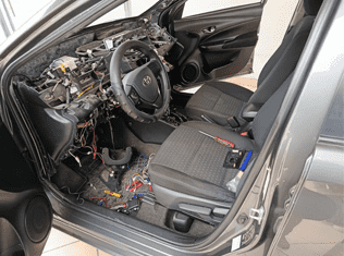 Desarmando tablero de toyota yaris
